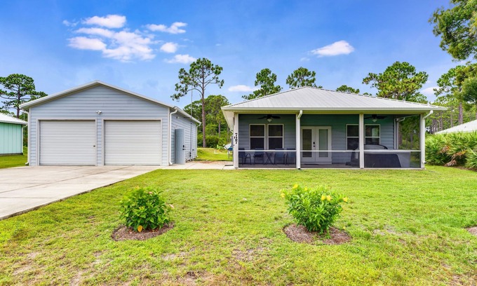 Eastpoint House | 3-bedroom house with Hot Tub and Game Room in Eastpoint, 10 minute drive to SGI