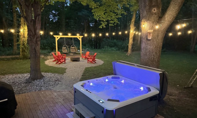 Fennville House | 3-bedroom house with theater-game room-pet friendly in beautiful Fennville