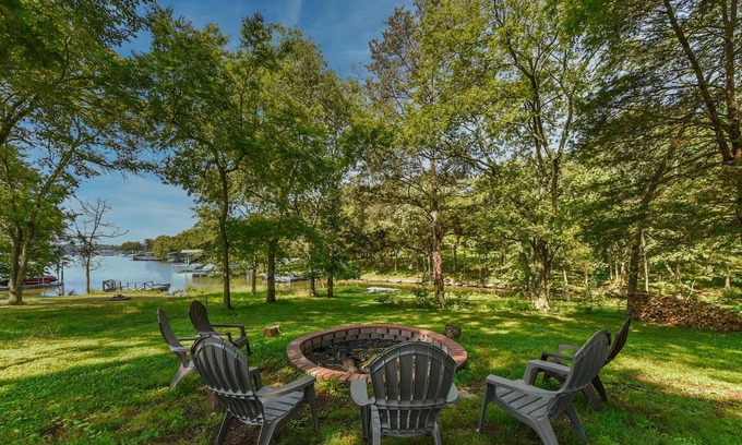 Hendersonville House | 3 Bedroom Lakehouse with Hot Tub near Nashville!