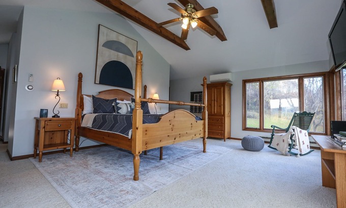 Naples Ski Chalet | 3 bedroom Lakeview home with New Hot tub!