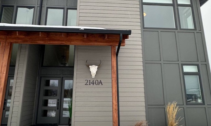 Missoula House | 3-bedroom Missoula Townhome with incredible Mountain Views