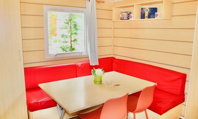 Saint-Cheron House | 3 Bedroom Mobile Home in Saint-ChÃ©ron
