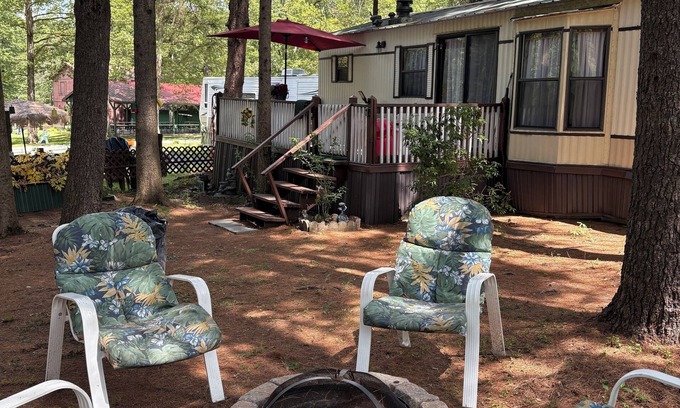 White Mills House | 3-bedroom mobile home in charming Hawley with AC
