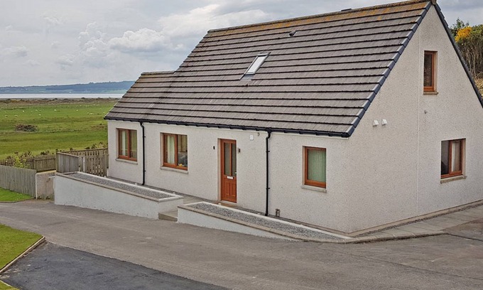 Dornoch House | 3-bedroom modern holiday home with spectacular views