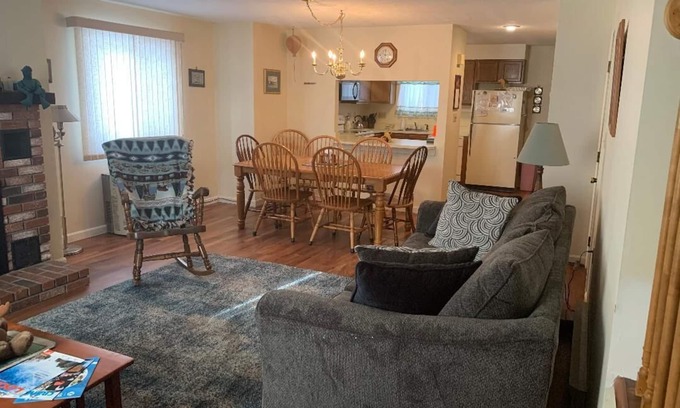 North Woodstock Condo | 3 Bedroom Mountain Retreat Minutes from Loon Mountain
