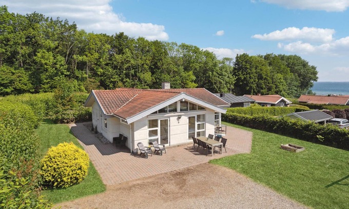 Grønninghoved Strand House | 3 bedroom nice home in Sjølund