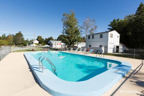 Salsbury Cove Apartment | 3 Bedroom Pool PlayArea CampFire Cozy Apt