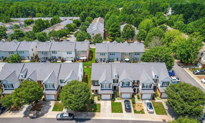 Northwest Raleigh House | 3-bedroom Raleigh Townhome near RDU, RTP, Crabtree Valley Mall and Brier Creek