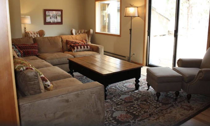 Sisters House | 3 Bedroom Ranch House on 10 Acres Just East of Sisters Township
