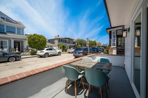 Balboa Island House | 3 Bedroom Renovated Condo on Balboa Island