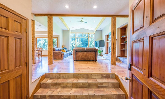 Beaver House | 3-bedroom River Front home. Peaceful and relaxing.