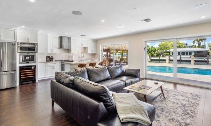 Pompano Isles Apartment | 3 Bedroom Single family (625204) by Houzlet