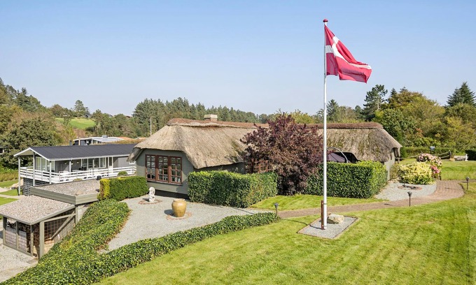 Hvalpsund House | 3 bedroom stunning home in Farsø