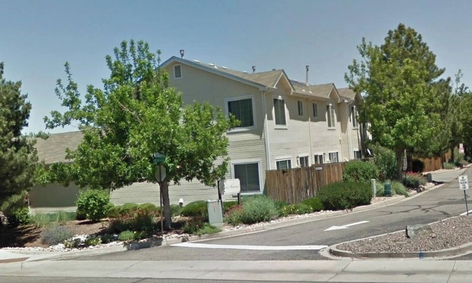 Aurora House | 3-bedroom townhome in charming Aurora with WiFi, AC. Unbeatable LocationBook now