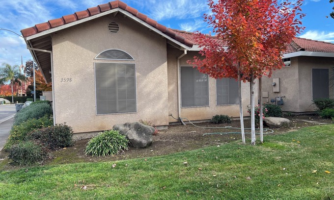 Merced House | 3-bedroom townhome in marvelous Merced with WiFi, AC