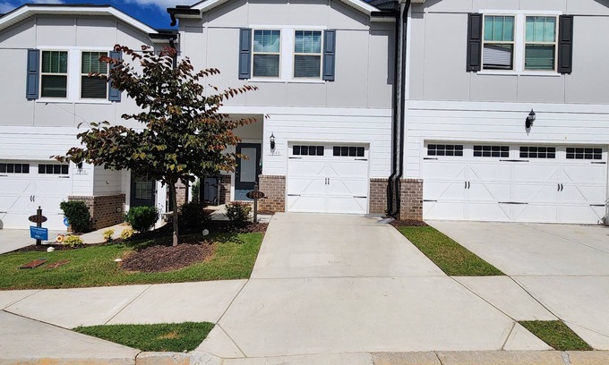 Lilburn House | 3-bedroom townhome in nice Lilburn with WiFi, AC. Enjoy your stay
