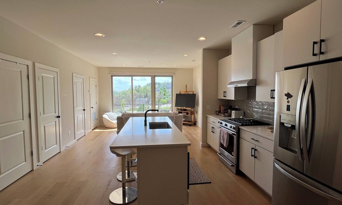 Chattanooga House | 3-bedroom townhome in wonderful North Chattanooga with AMAZING view of city!