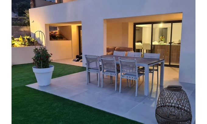 Carnoux-en-Provence Villa | 3 Bedroom Villa in Carnoux-en-Provence