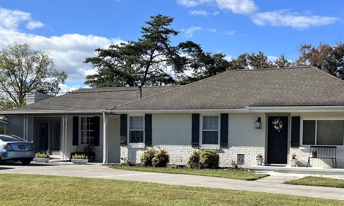 Knoxville House | 3-bedroom vacation home 15 minutes from University of Tennessee