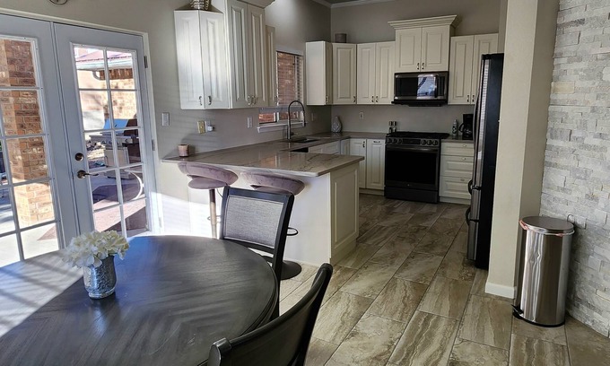 Westgate Heights House | 3-bedroom vacation home 21 minutes from Balloon Fiesta Park