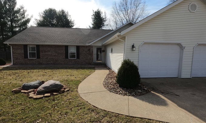 Bloomington House | 3-bedroom vacation home 10 minutes from Indiana University Bloomington