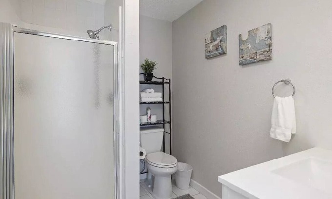 Springfield House | 3-bedroom vacation home just 5 minutes from Bass Pro Shops Outdoor World