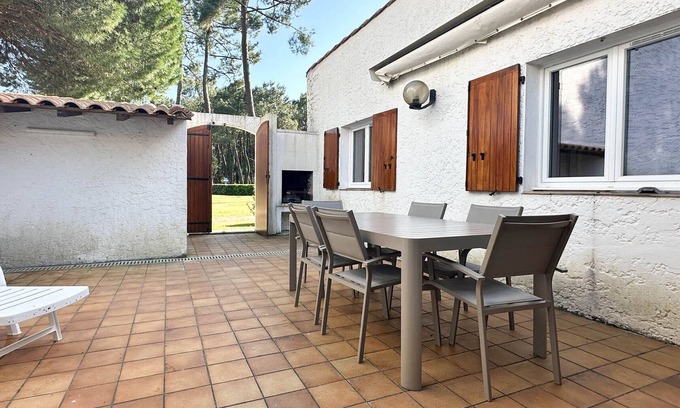 Les Mathes House | 3-bedroom villa in La Palmyre with terrace, parking and WiFi