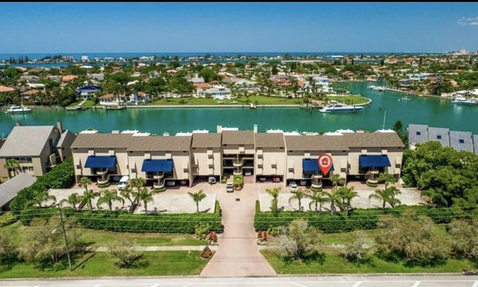Tierra Verde Condo | 3 Bedroom Waterfront Condo/Boat Lift on the Grand Canal