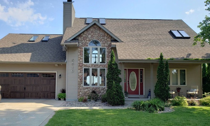Butte Des Morts House | 3 bedroom waterfront house on the channel to lake available for EAA AirVenture