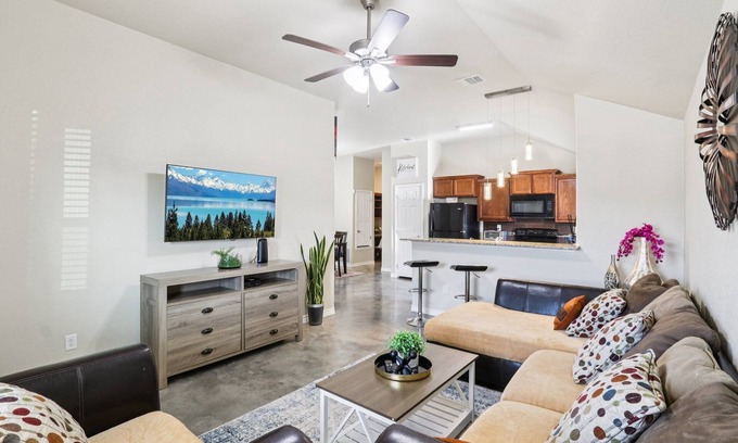Copperas Cove House | 3-bedroom, with an office, fenced backyard and short drive to fort Cavazos