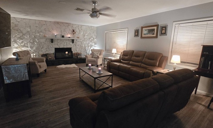 Inverness House | 3-bedroom with Lakeview, Free Kayaks and Game Room, Pets Allowed, Lanai & Grill