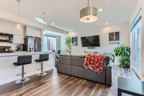 Lakewood House | 3 Bedrooms 2 Bath Townhome In West Denver Near to Red Rocks And Foothills