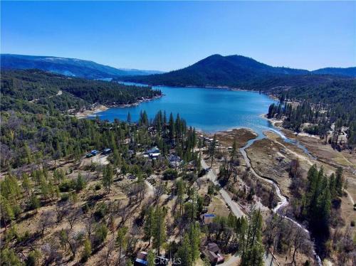 Bass Lake House | 3 bedrooms house in tranquil Bass Lake with AC WiFi Enjoy relaxation