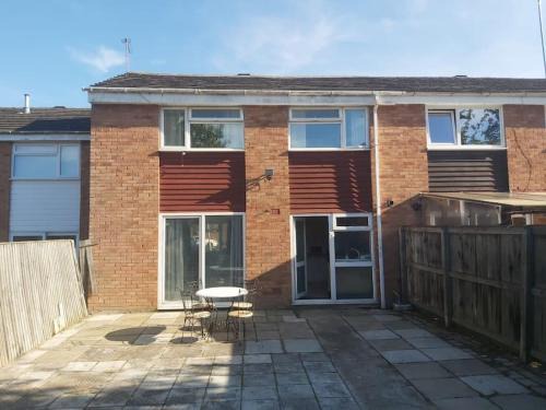 Dunstable Apartment | 3 bedrtoom comfortable house