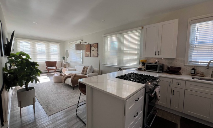 Margate City Condo | 3 BR/1.5 Bath condo in Ventnor - block from beach w/steamshower