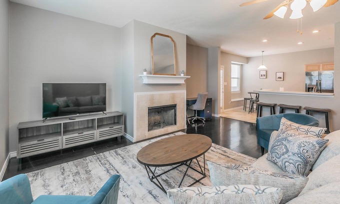 Roanoke House | 3 BR 2 BA Professionally Hosted by STR Homes