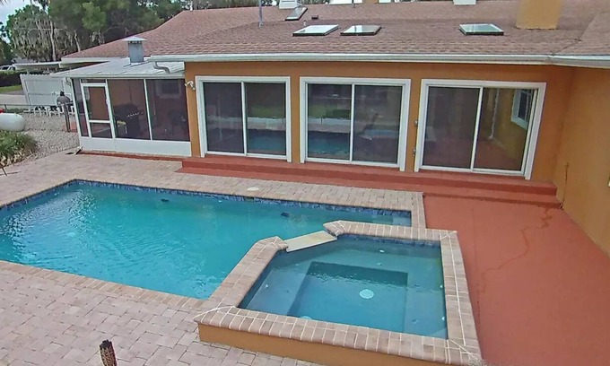 Leesburg House | 3 BR 2 Bath Home Full Kitchen Pool Boat Parking
