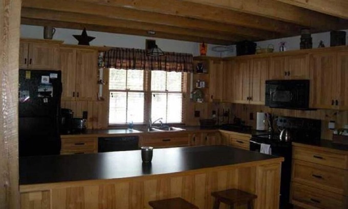 Kennebec Cottage | 3 BR/2BA Great Pond Rome, Maine Lakehouse