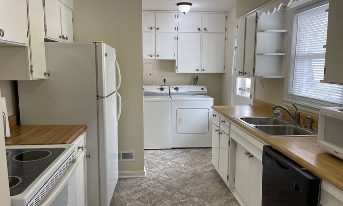 Woodland Hills House | 3 BR, close to fun, entertainment, shops, xway and your own rooms!