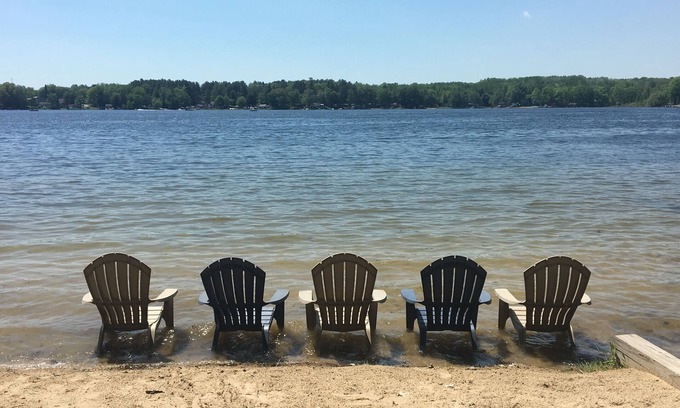 Mecosta Cottage | 3 Br~ Cottage On Pretty Lake ~ Great Getaway & Family Vacation!