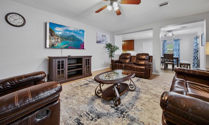 Southeast Houston House | 3 BR HOME. DOWNTOWN. TEXAS MEDICAL CENTER. NRG