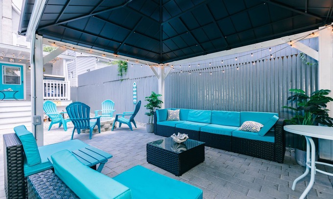 Asbury Park House | 3-BR house walk to beach, shopping, bars, NYC train. 6-beach passes & 4-bikes.