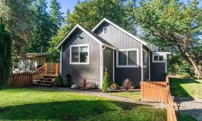 Hobart House | 3-BR PNW retreat where nature and outdoors meet rural and urban convenience!