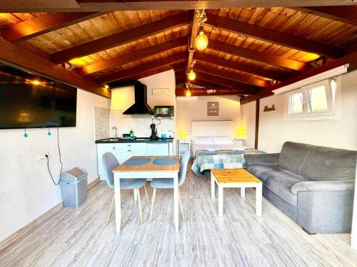 Puerto Marino Apartment | 3 Casita-Estudio con Jardín en la playa