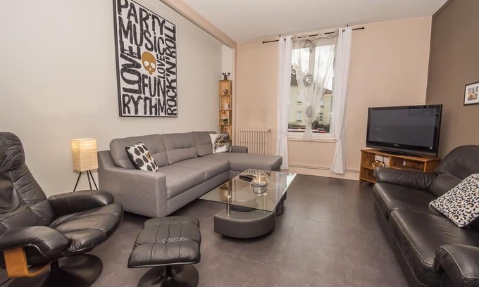 Bourg-en-Bresse Apartment | 3 chambres spacieuses - 2 min à pied gare