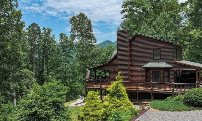 Hiawassee Cabin | 3-Deer Cabin with Hot Tub and Fire Pit