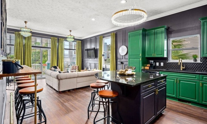 Long Beach House | 3 Family Units | 15 Bedrooms | Walk to Beach