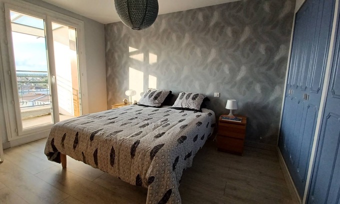 Rochefort Apartment | 3 guest rooms for 6 people on the sixth floor, panoramic view of Rochefort