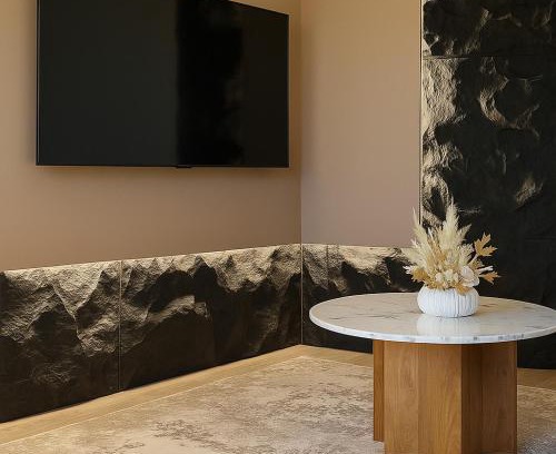 East Allegheny Apartment | 3 KING Beds Free parking Central Place