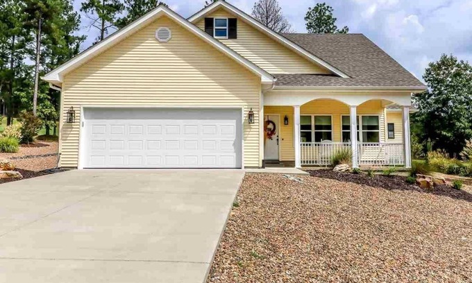 Hot Springs Village House | 3 King Beds, Golf Course , Great Location